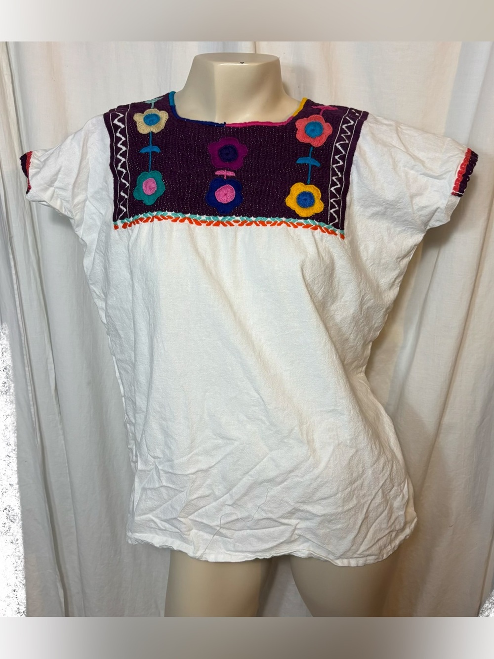 Mexican folk embroidered white short sleeve blouse flowers colorful medium